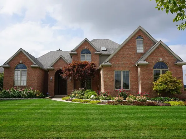 618 Saint Annes Ct, Bowling Green, OH 43402