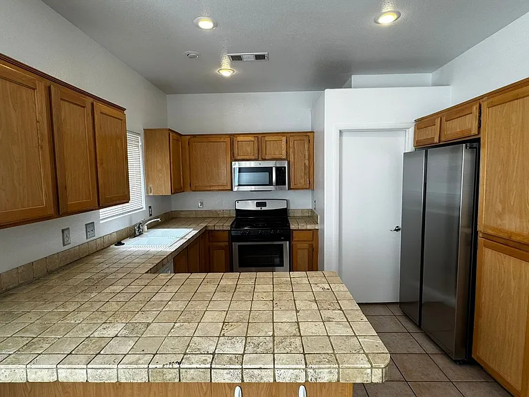 7290 Golden Star Ave — Photo 10
