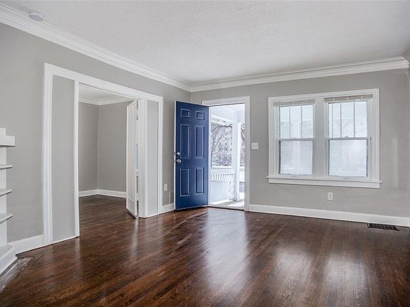 4th image of 2421 E Meyer Blvd