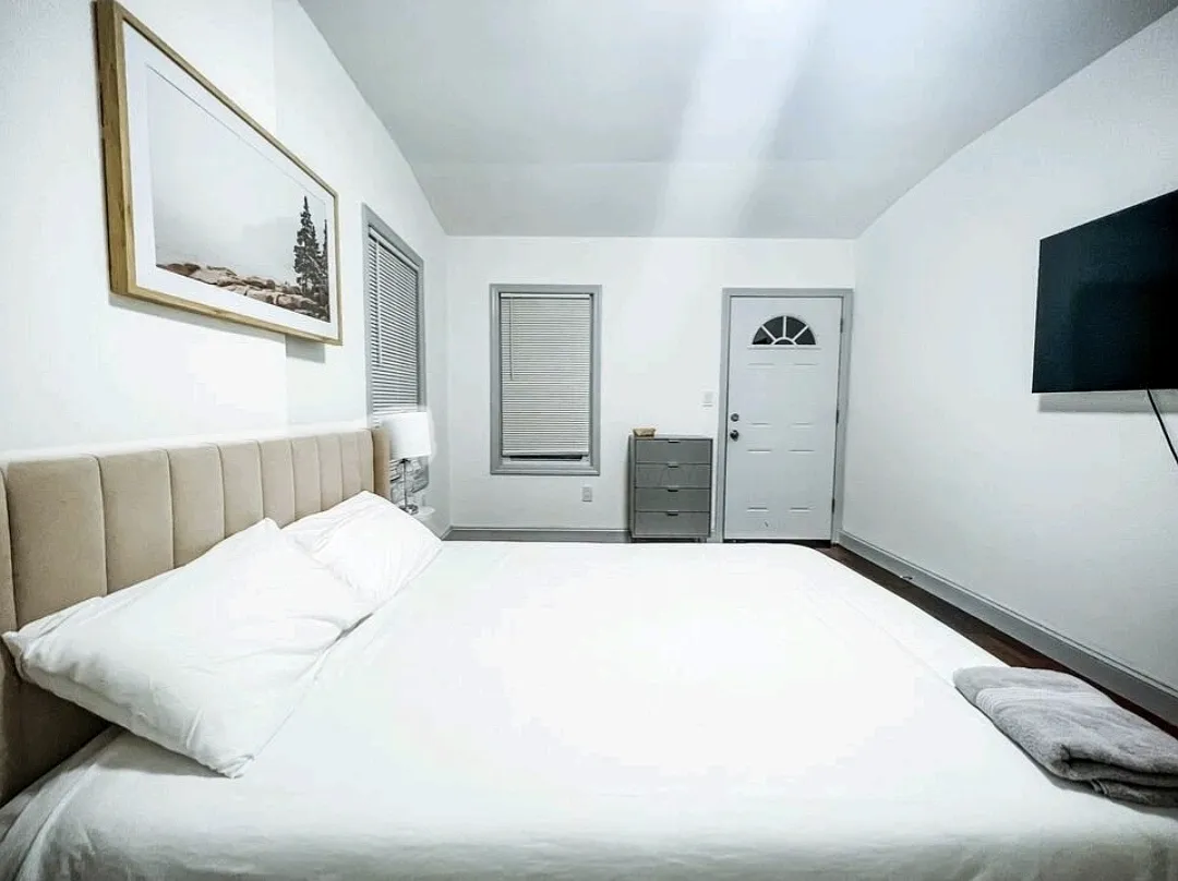 3 bed, $5,000 — Photo 1