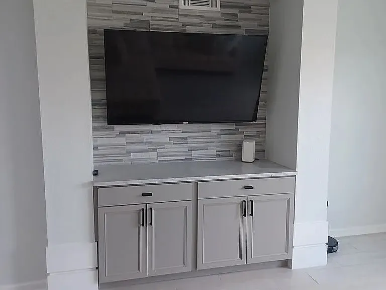 3 bed, 1355 sqft, $2,200 — Photo 3