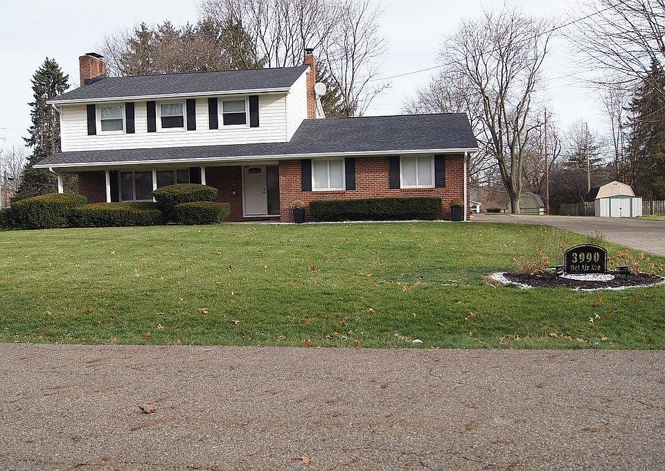 Great size front yard.