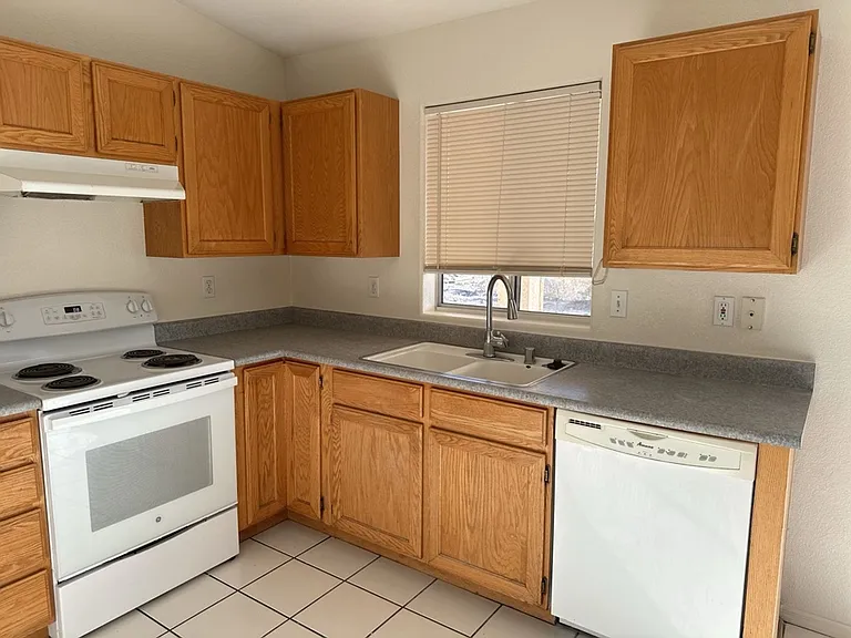 1340 Garvey Dr — Photo 9