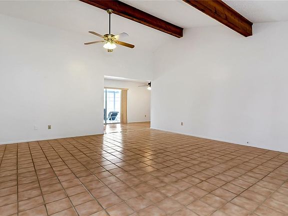 3rd image of 804 Sprucewood Ln