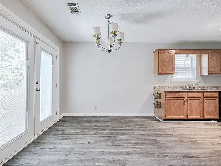 4903 McCall Rd — Photo 2