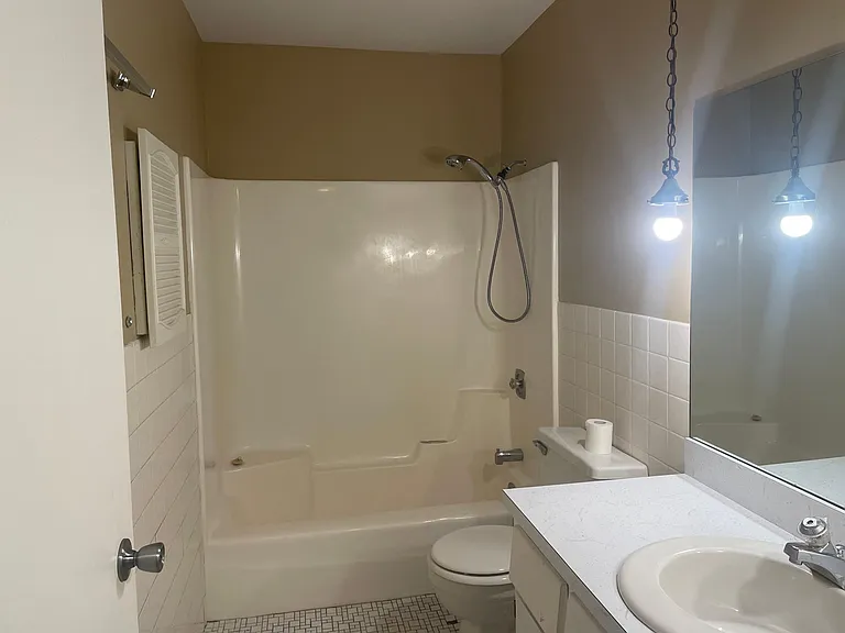 1115 Elizabeth Ct #5 — Photo 12