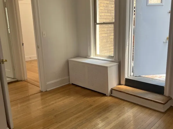 150 East 39th Street 1606 image 2 of 8