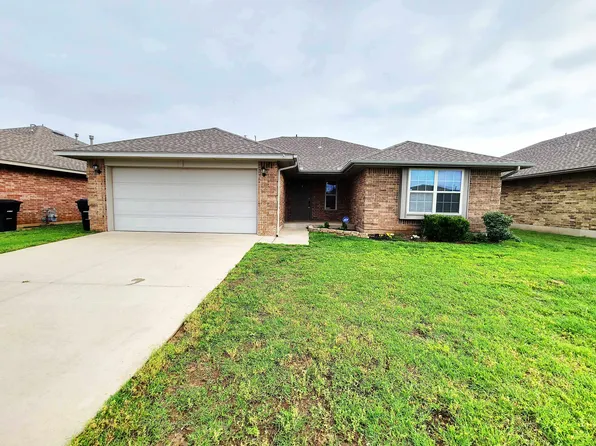 621 Apple Tree Ln, Moore, OK 73160