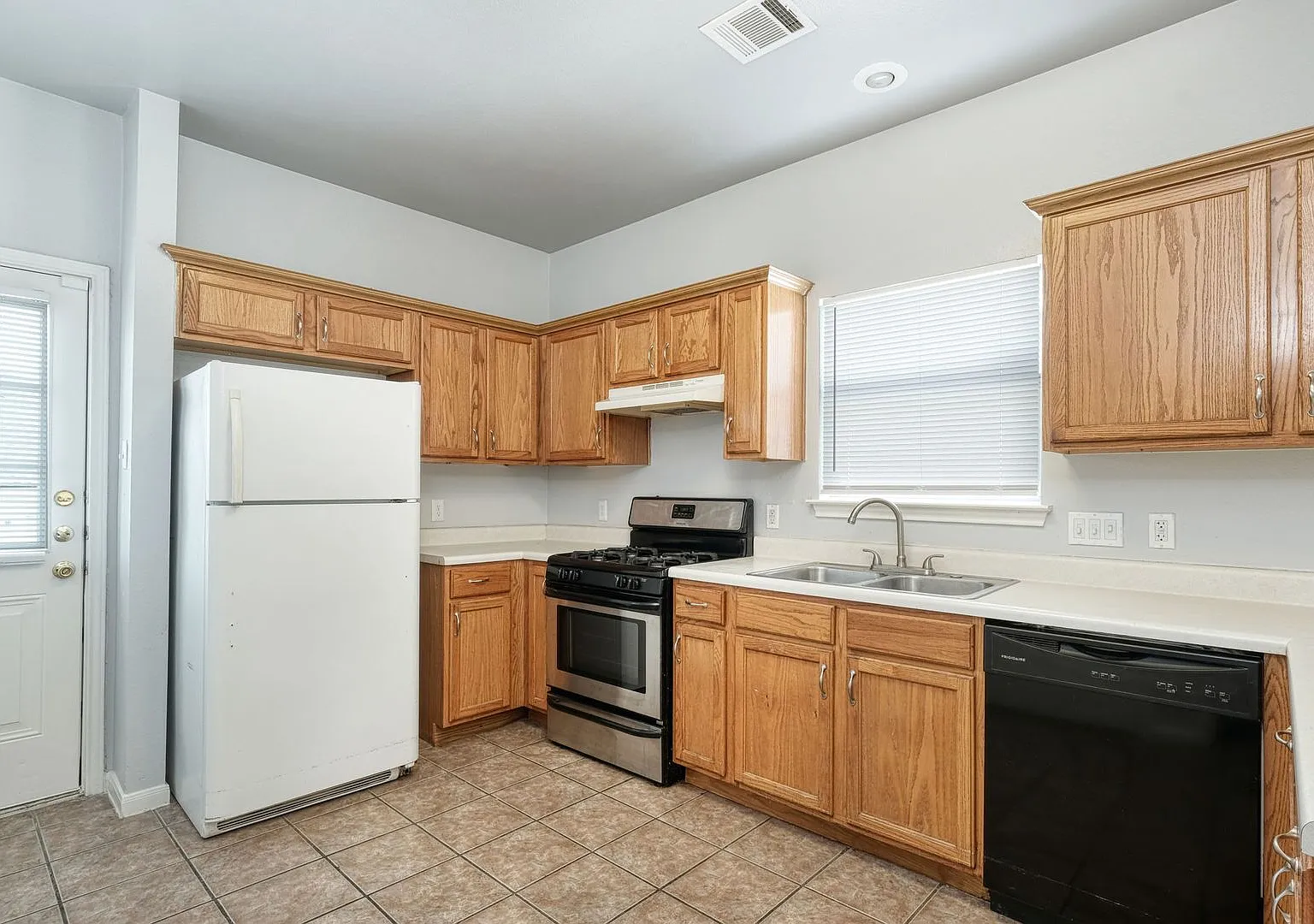 2802 Southampton Way — Photo 4