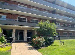 11 Woodman Dr S #302, Hamilton, ON L8K 4E3