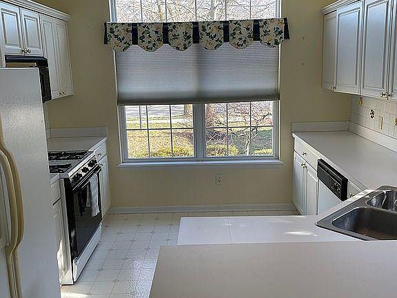 3rd image of 10297 Lakeland Dr