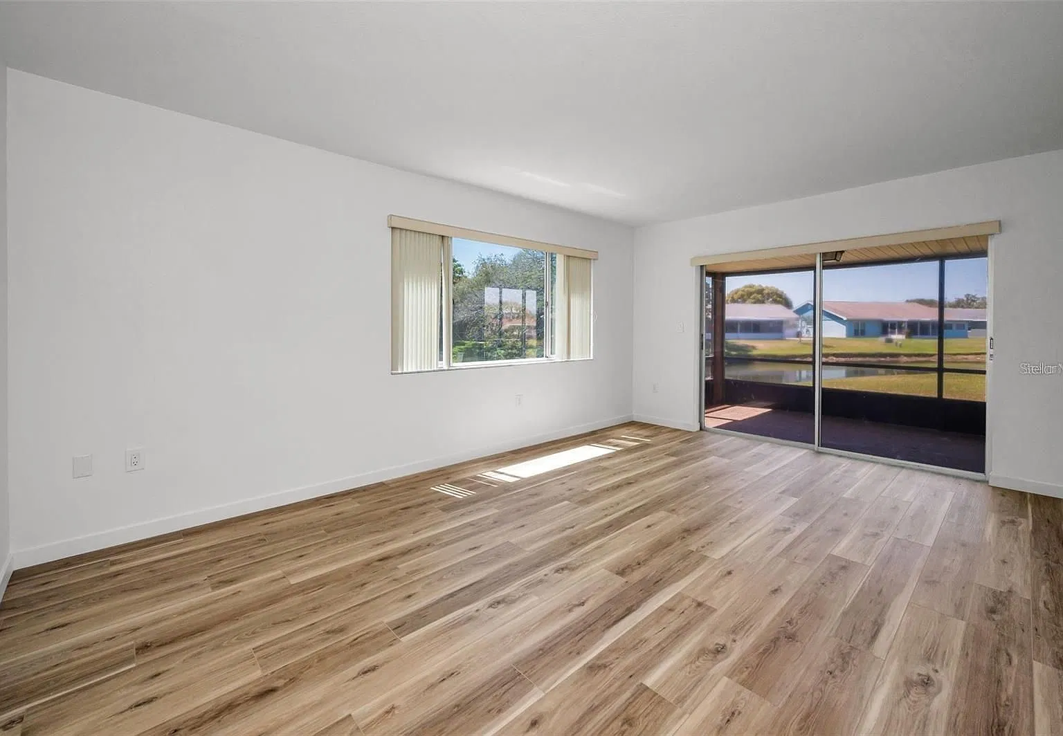 Fully updated 55+ Condo. 2 bed, 2 bath with covered parking — Photo 3