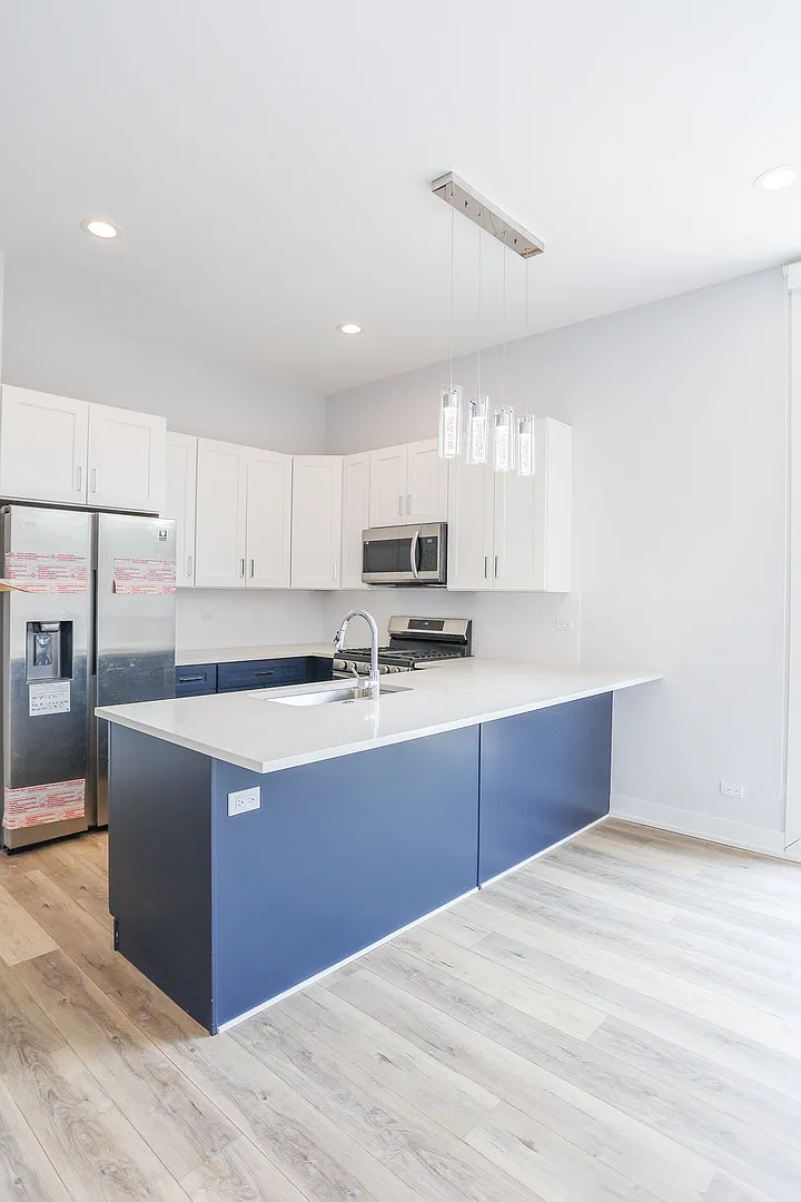 2 bed, 1100 sqft, $3,400 — Photo 3