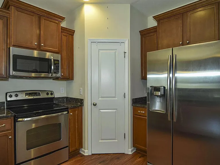 305 Chestnut Oak Ct — Photo 8