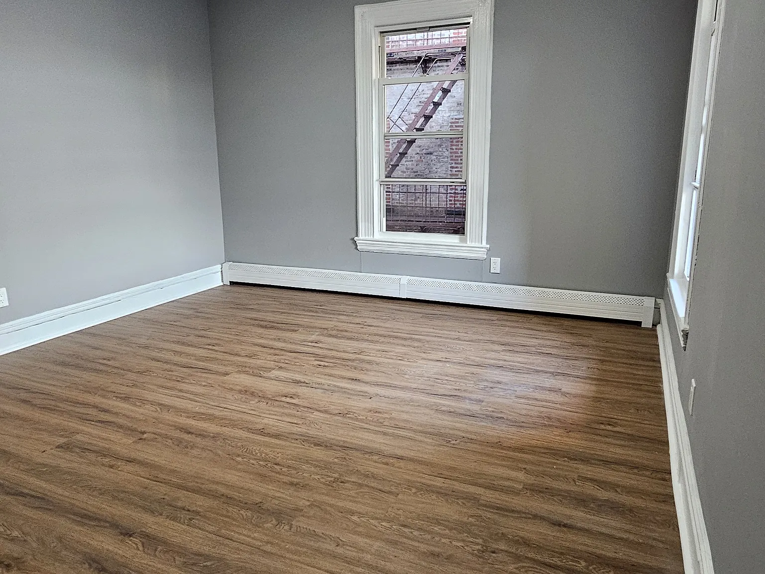 4 bed, 1100 sqft, $2,900 — Photo 3