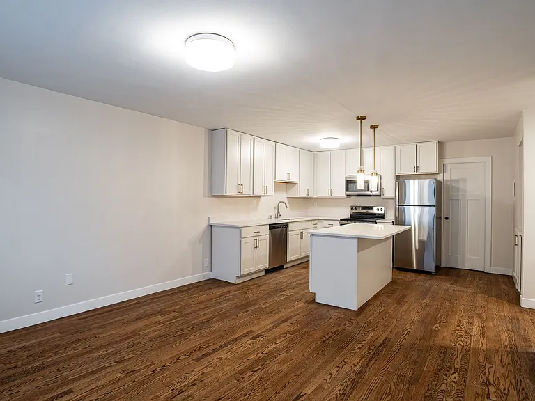 2600 E Kenwood Blvd — Photo 37