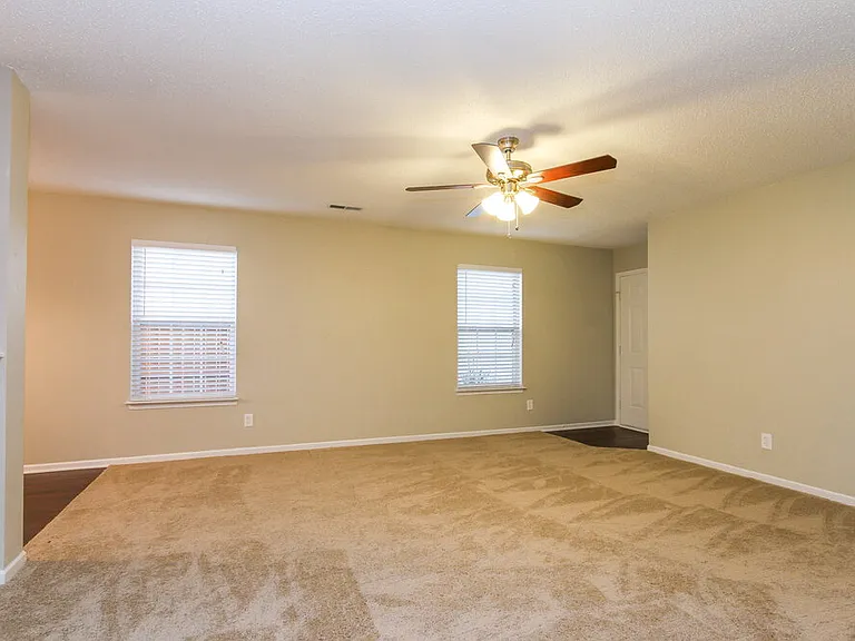 95 Snowflake Cir — Photo 2
