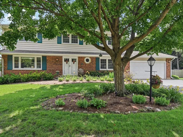 4909 Daniel Dr, Crystal Lake, IL 60014