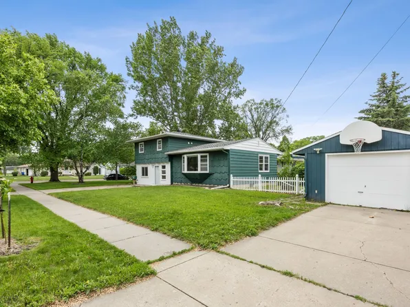 2702 2nd St N, Fargo, ND 58102