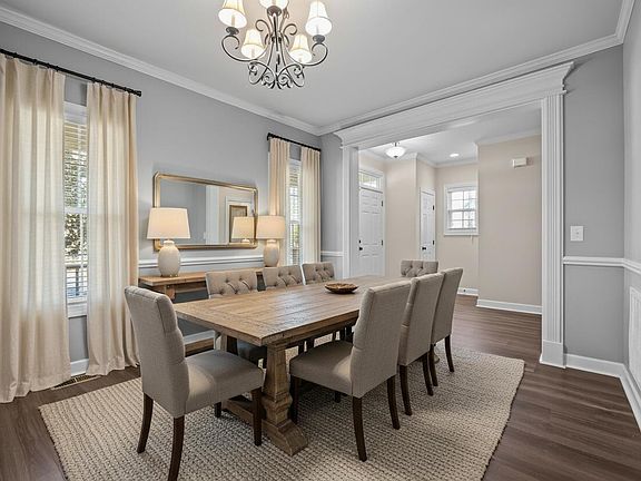 5th image of 415 Carolina Ave