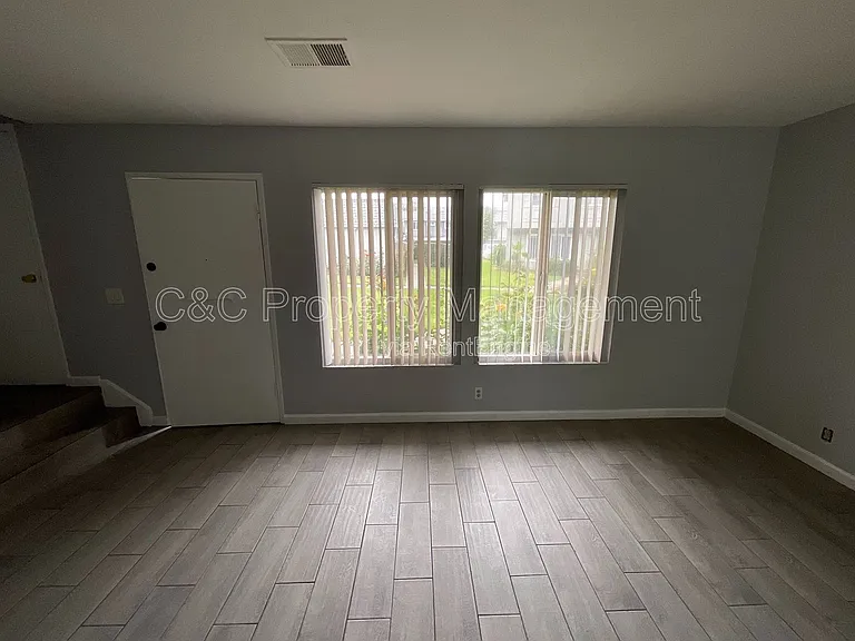 292 Grecia Ct — Photo 12