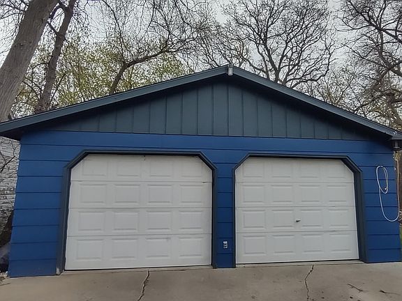 3rd image of 610 Springen Ave