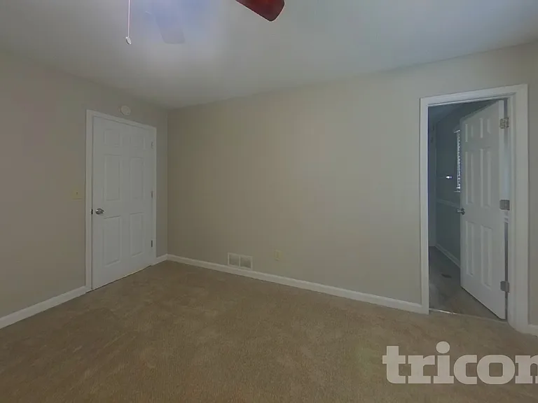 120 Elberta Dr — Photo 8