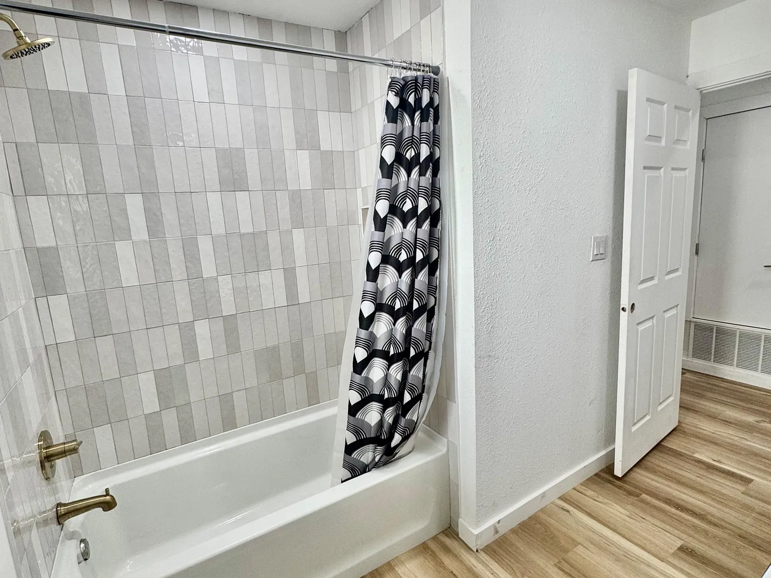 4 bed, 2.0 bath, 1859 sqft, $936 — Photo 3