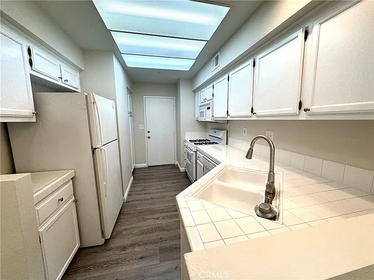 88 Mission Ct — Photo 5