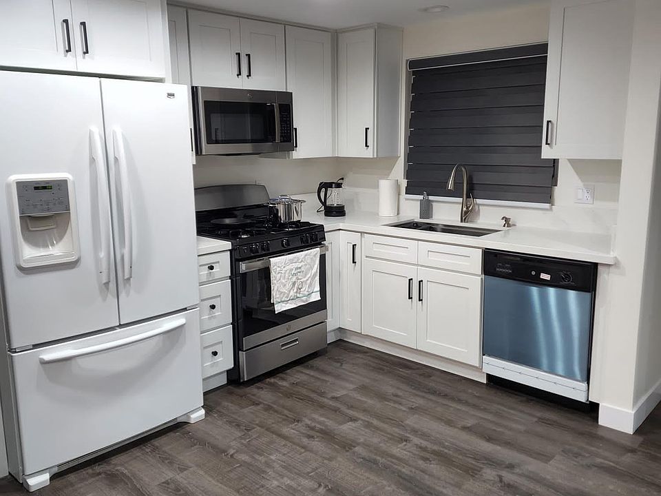 1st image of 23324 Victory Blvd