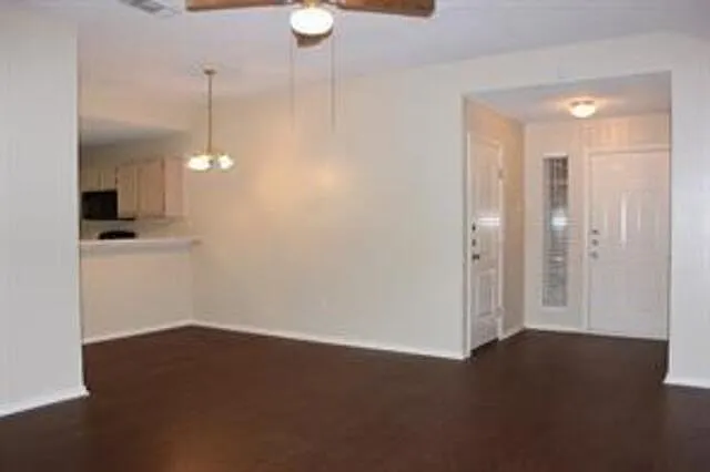 532 Majestic Park Ln — Photo 2