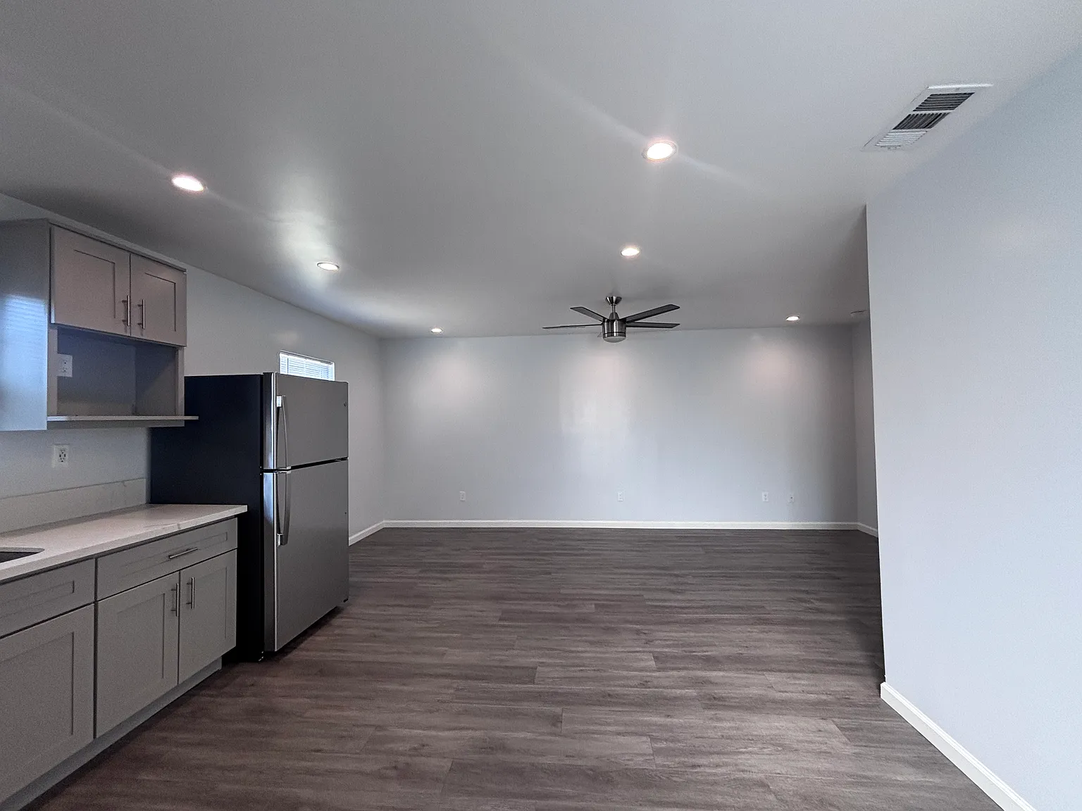 1730 Glenpark St — Photo 3