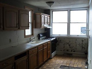 4th image of 139 Pacific St