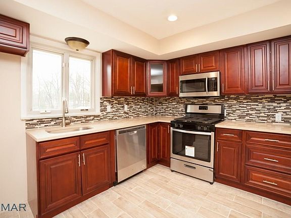 5th image of 82 Fernwood Dr