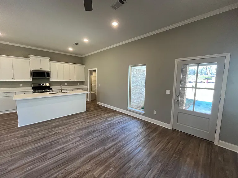 541 Silver Hl — Photo 7