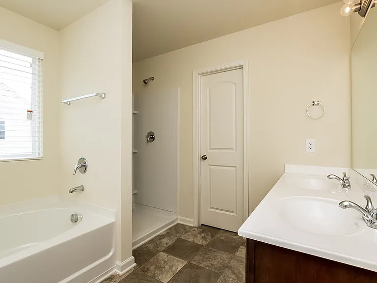 16 Everett Cir — Photo 10