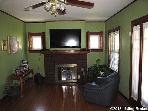 2nd image of 938 Texas Ave
