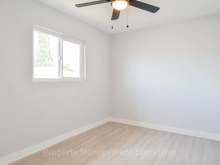 Remodeled 2 Bedroom, 1 Bath Apartment — Photo 7