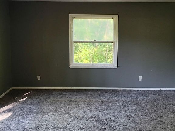 3rd image of 3439 Calumet Ave