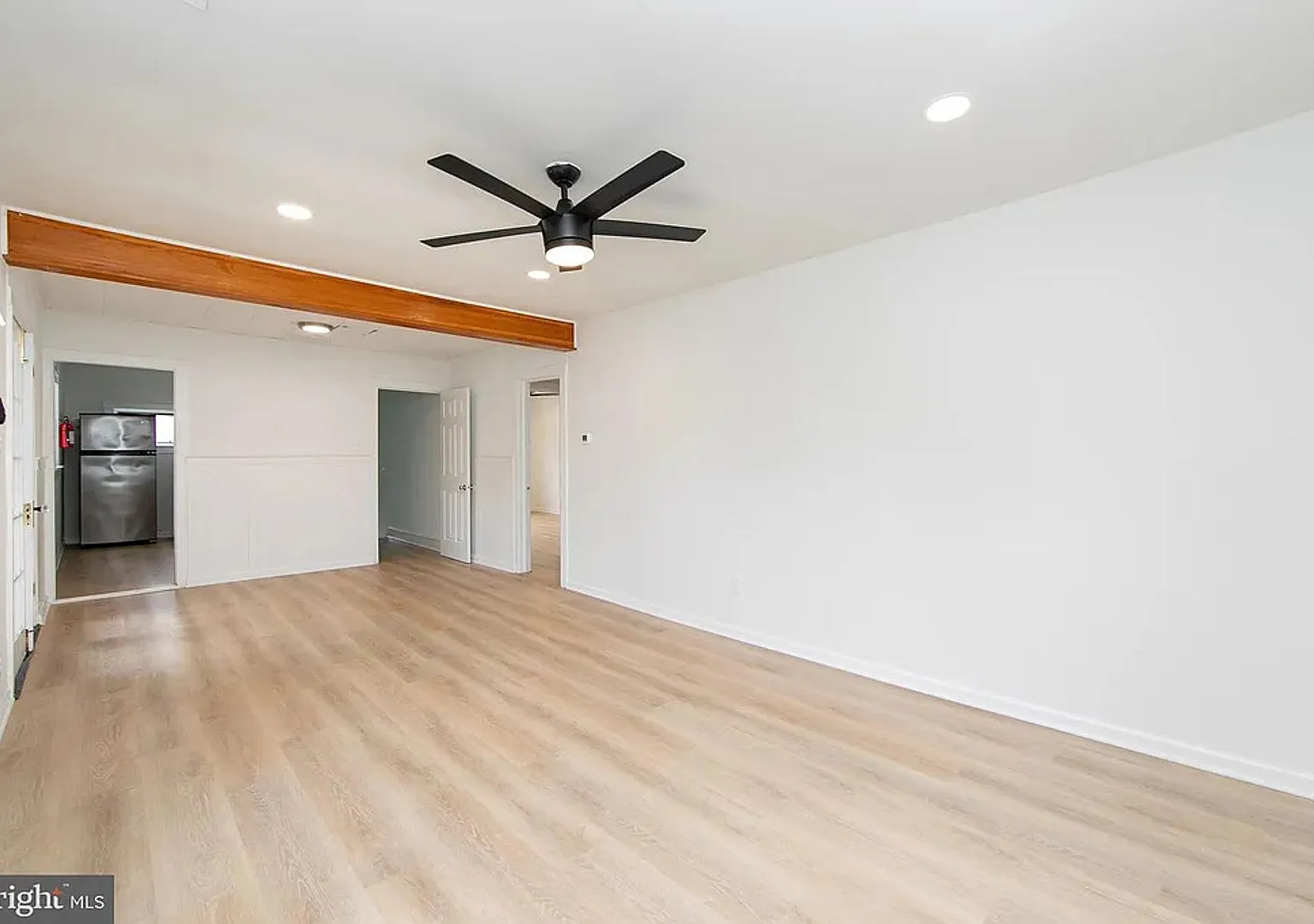 2 bed, 1.0 bath, 1300 sqft, $2,300 — Photo 3