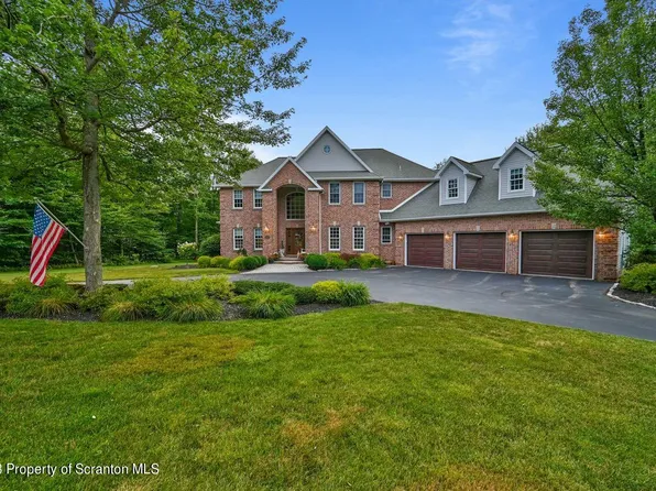 15 Chelsea Ct, Gouldsboro, PA 18424