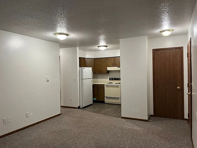 1220 Hardin Dr — Photo 7