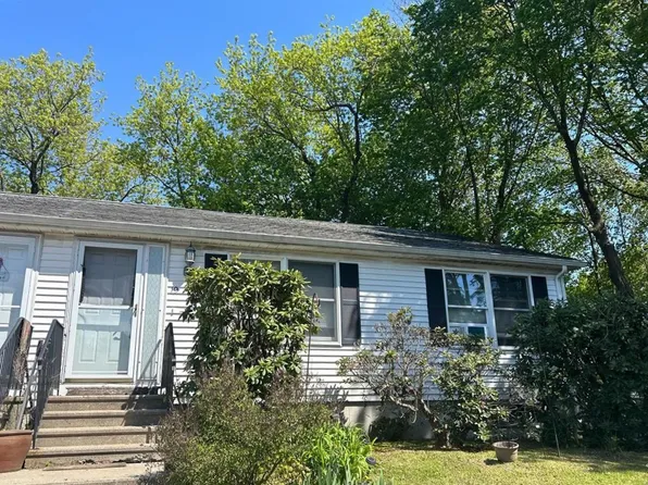 19 1st St, Wauregan, CT 06387