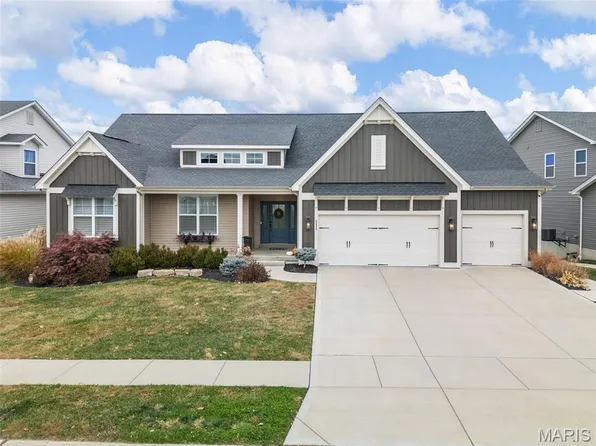 511 Leaning Woods St, Saint Charles, MO 63301