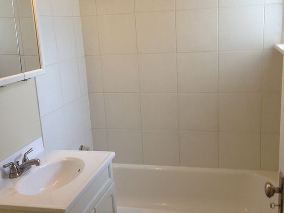 5th image of 6710 N Northwest Hwy APT 3E