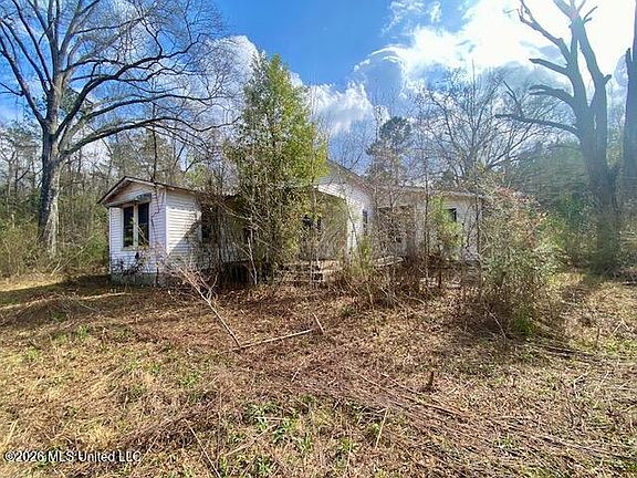 3rd image of 2190 Summit Holmesville Rd