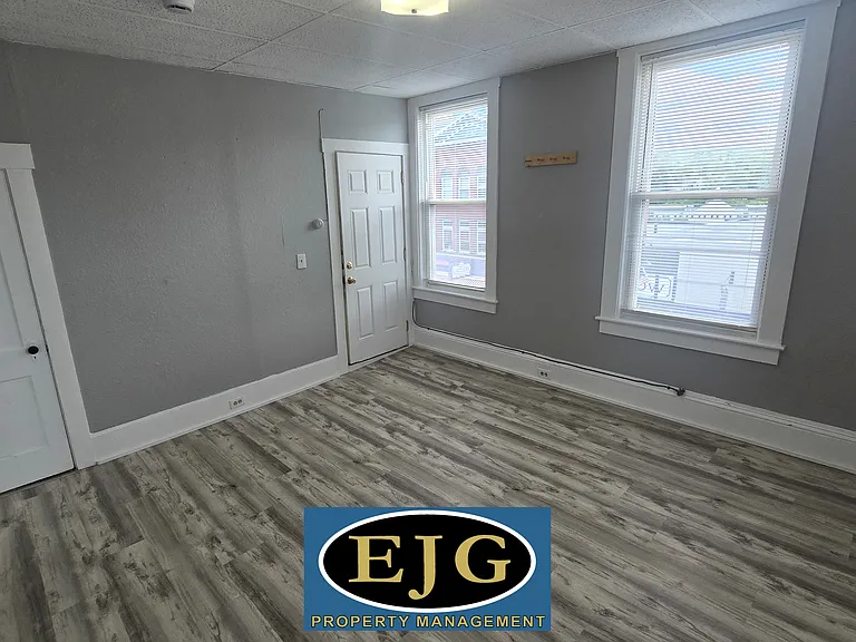 50 Main St #6 — Photo 11