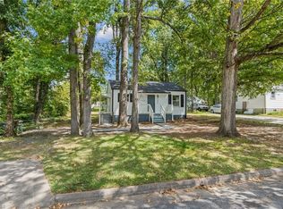 2806 Robin Hood Dr, Greensboro, NC 27408