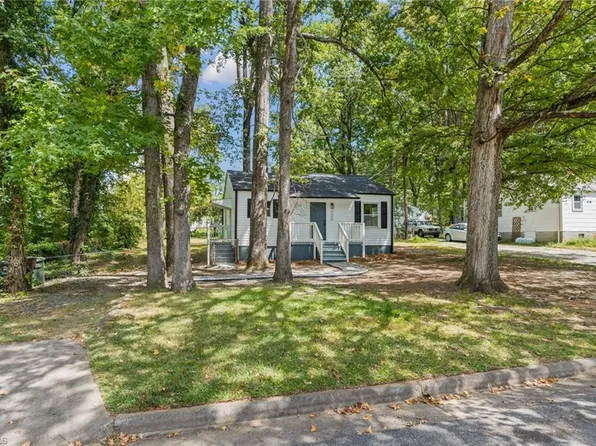 2806 Robin Hood Dr, Greensboro, NC 27408