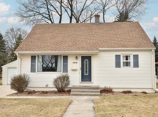 1215 6th Ave, Grafton, WI 53024